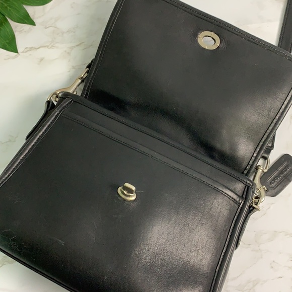 Coach Black Vintage Court 9870 Leather Crossbody Bag - Picture 6 of 9